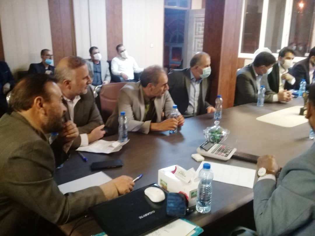 نشست فوق العاده ستاد بحران در محل هواشناسي استان