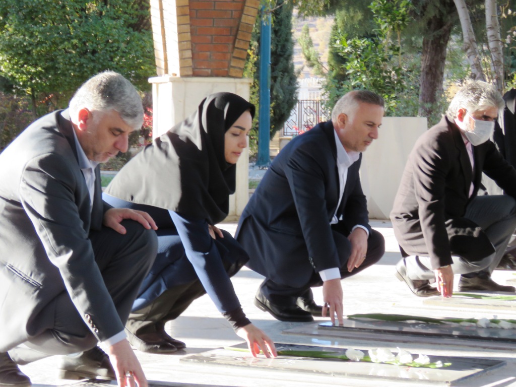 حضوررئيس سازمان در مزار شهداي گمنام ايلام
